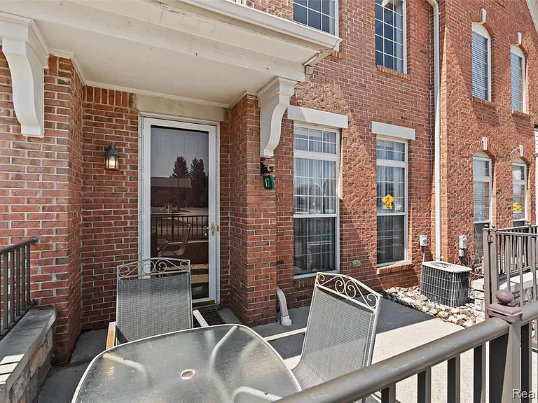 17 N Squirrel Rd — Photo 3