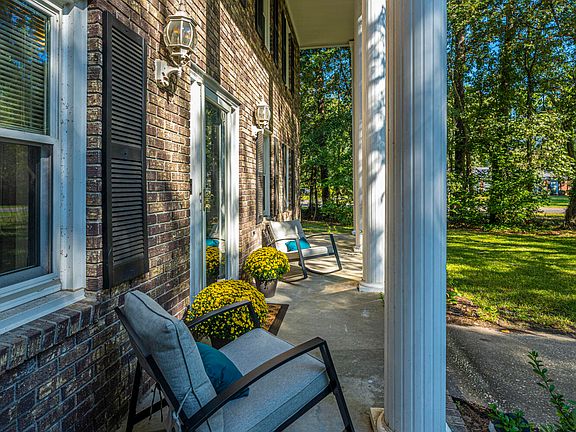 3rd image of 100 King Charles Cir