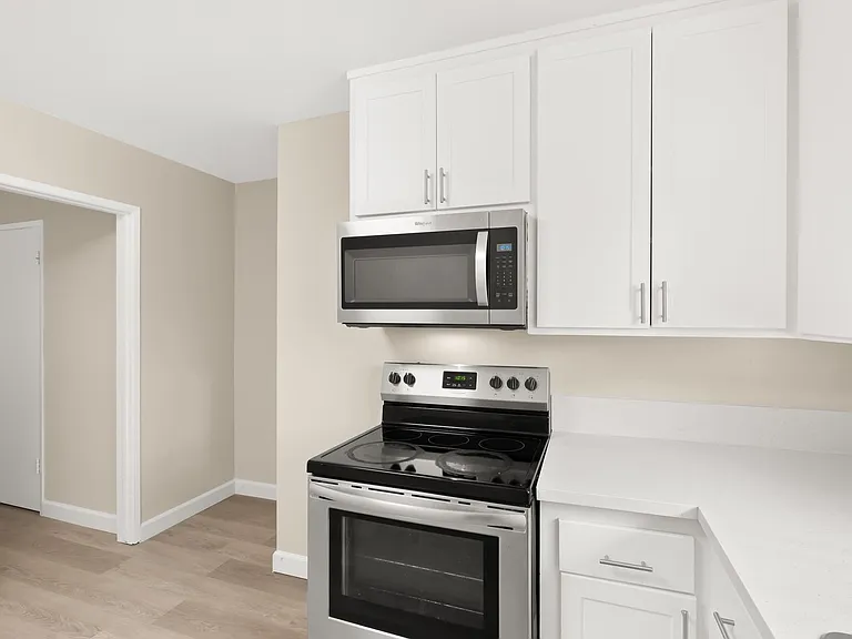 Linden Court Apartments — Photo 92