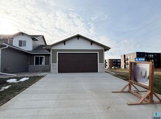 5215 E 67th St, Sioux Falls, SD 57108