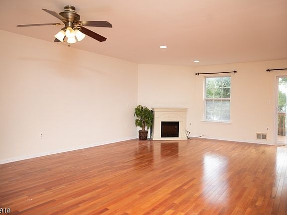 4th image of 14 Ashley Ct #814