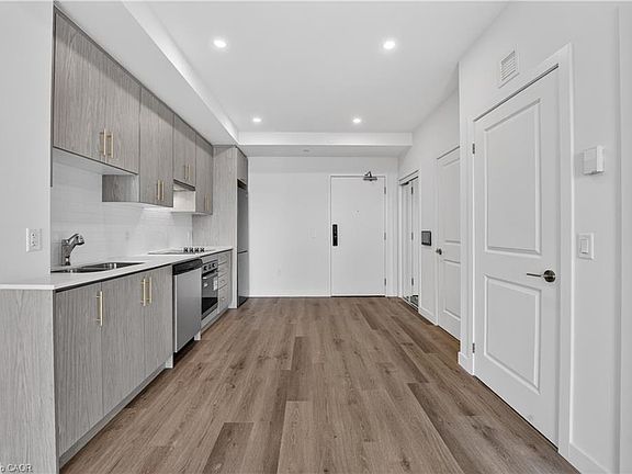 3rd image of 461 Green Rd #321