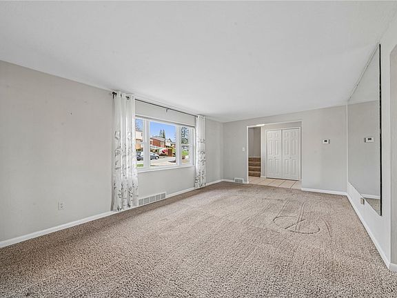 4th image of 834 Blue Ridge Rd