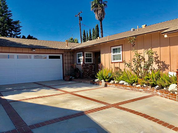 3rd image of 2647 Tortosa Ave