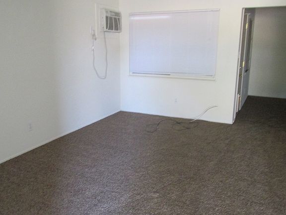 4th image of 3712 Elkhorn Blvd