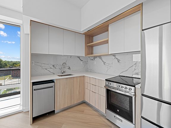5th image of 71-82 Parsons Blvd #508