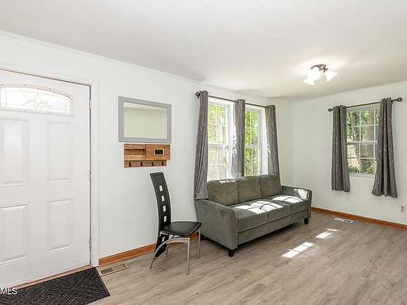 4th image of 547 Murray Dr