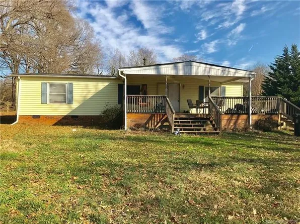 708 Perkins St, Lowell, NC 28098