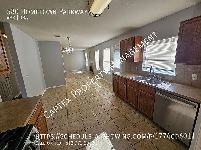 580 Hometown Pkwy — Photo 8