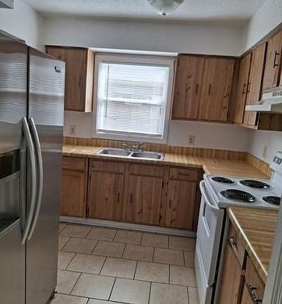 2nd image of 2916 N Monterey Ct APT C3
