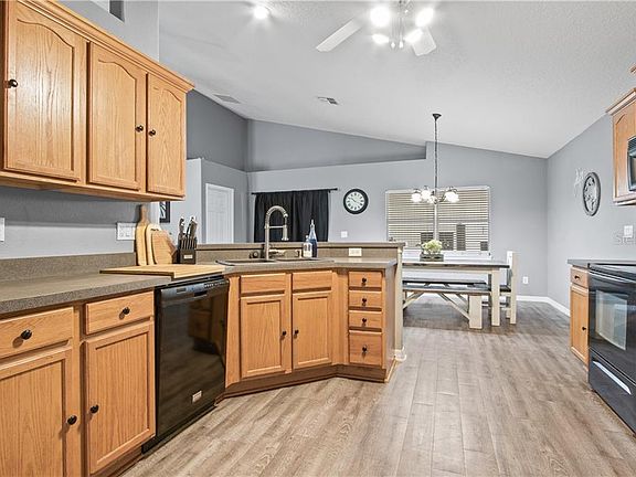 3rd image of 11631 Lake Dr