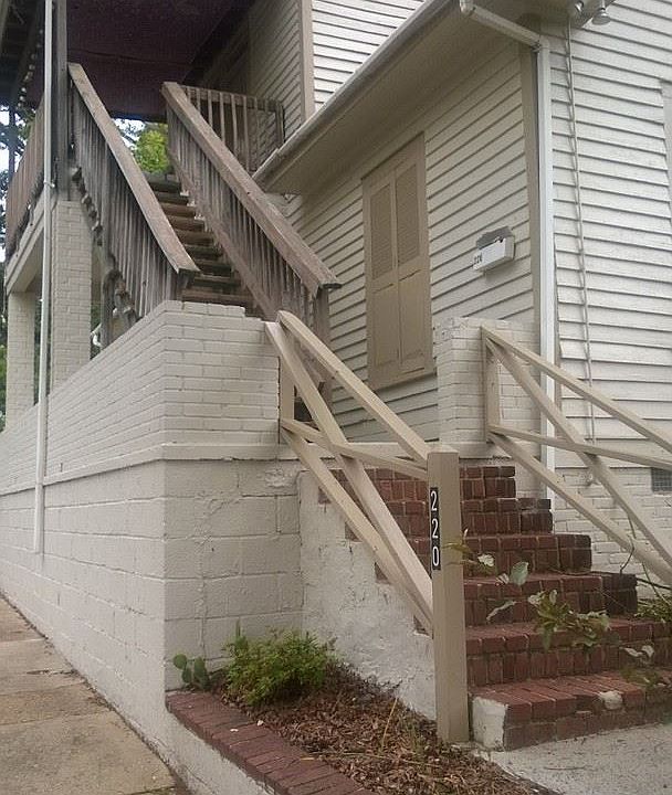 2nd image of 220 Dexter Pl