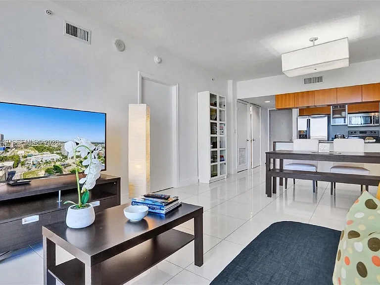 1750 N Bayshore Dr #2911 — Photo 3