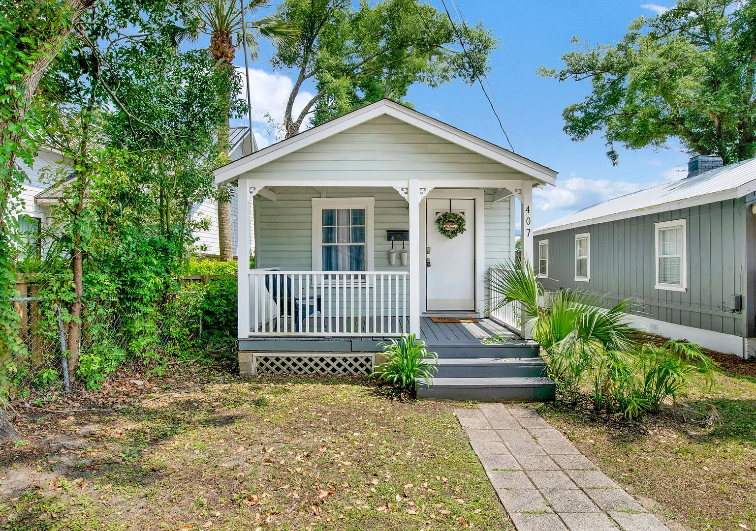 Downtown 1 Bedroom Cottage — Photo 1