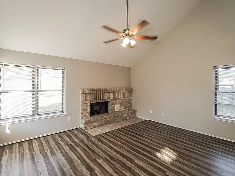 6915 Eagle Ridge Dr — Photo 3