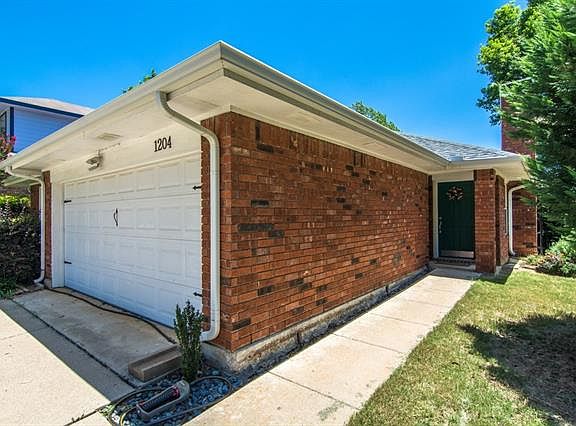 2nd image of 1204 Hillwood Way