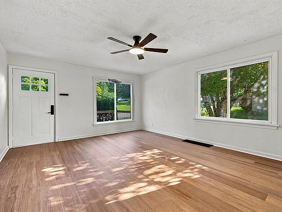 2nd image of 906 Duke Ave