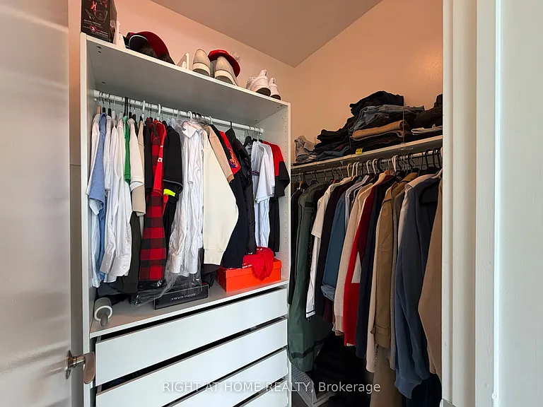 111 Champagne Ave S #309 — Photo 21