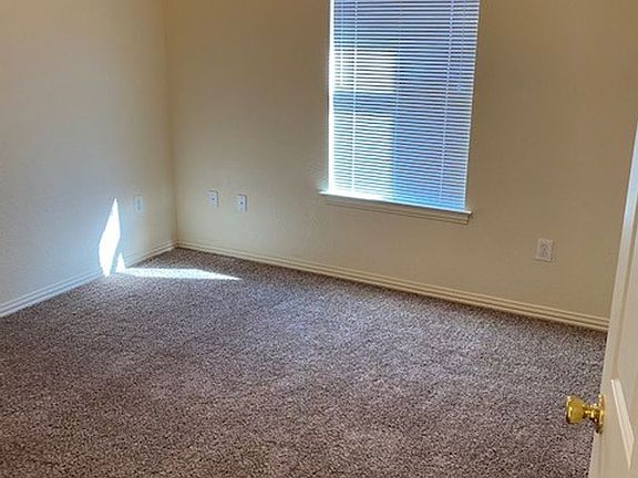 3rd image of 3821 Waterford Way
