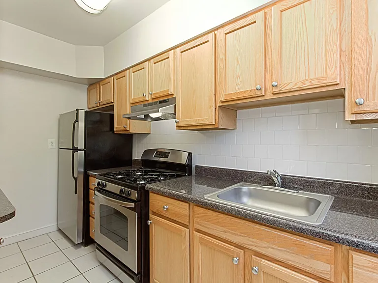 2800 Woodley Rd — Photo 11
