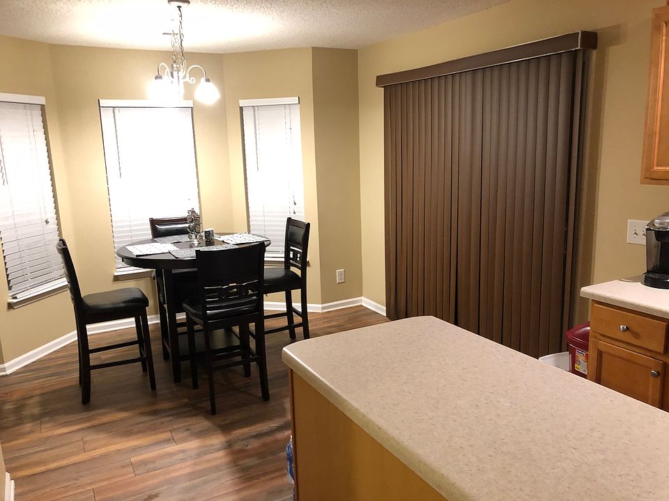 1st image of 122 Breezeway Ln