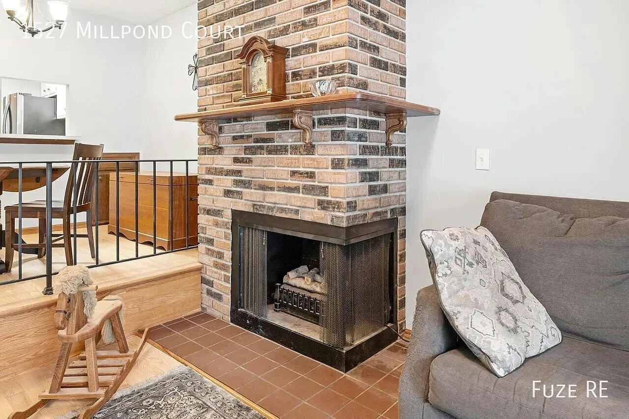 Charming 2-Bedroom Condo Retreat in Chaska! — Photo 3