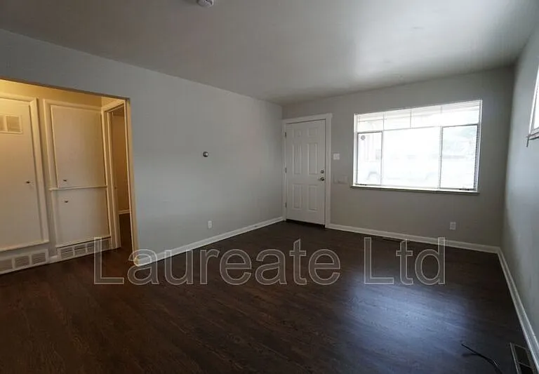 1925 E Wesley Ave — Photo 2