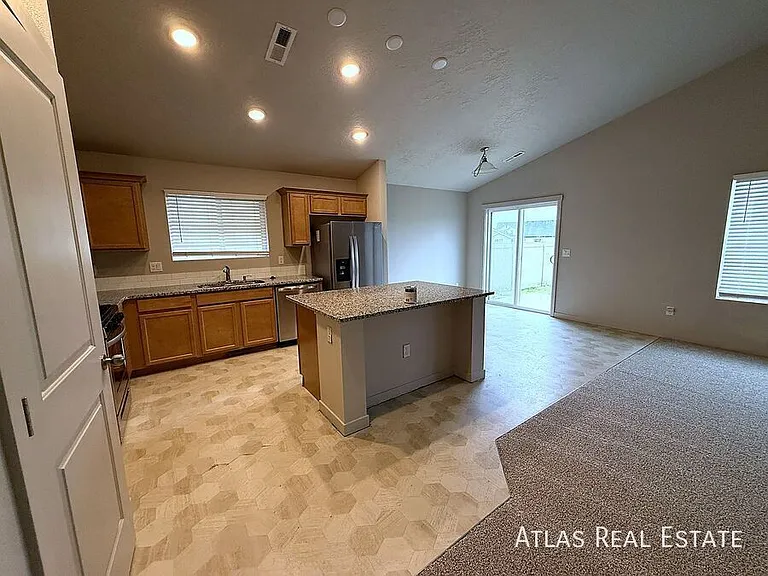 3007 N Cherry Grove Way — Photo 4