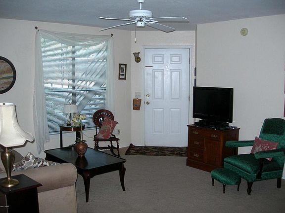 3rd image of 6655 N Canyon Crest Dr