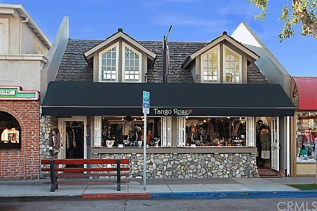 Front view of 225 Marine Ave.