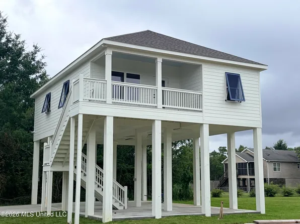 208 Chartres St, Bay Saint Louis, MS 39520