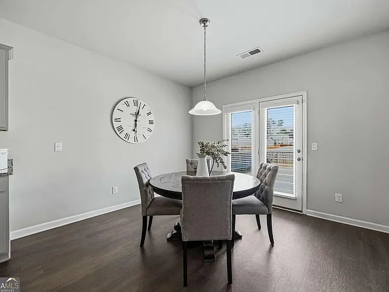 933 Nandina Ln — Photo 4