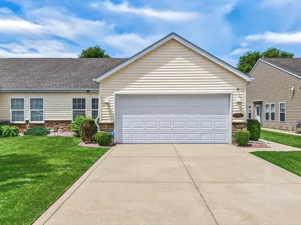 6888 Meadow View Ln, Merrillville, IN 46410
