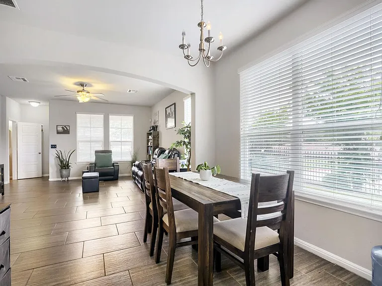 525 N Heatherwilde Blvd — Photo 7