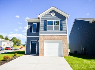 18 Caroline Valley Ln, Hendersonville, NC 28792