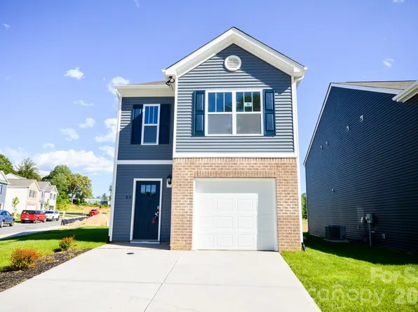 13 Caroline Valley Ln, Hendersonville, NC 28792