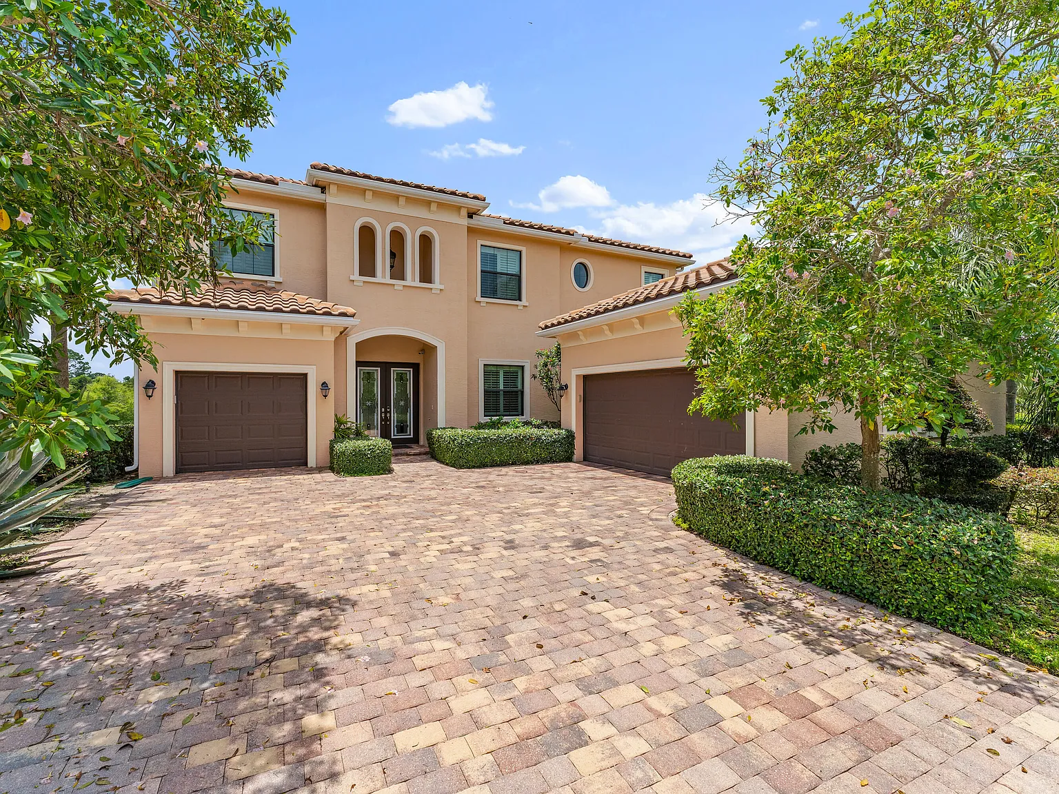 5 bed, 4.0 bath, 3611 sqft, $6,250 — Photo 1