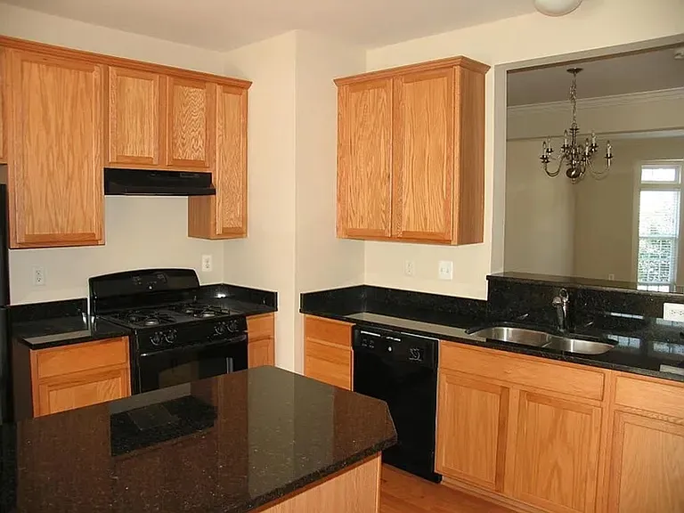 906 Bing Ln — Photo 6