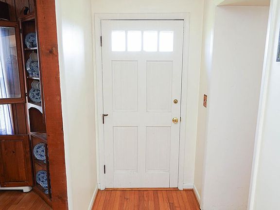 4th image of 701 White Marsh Rd