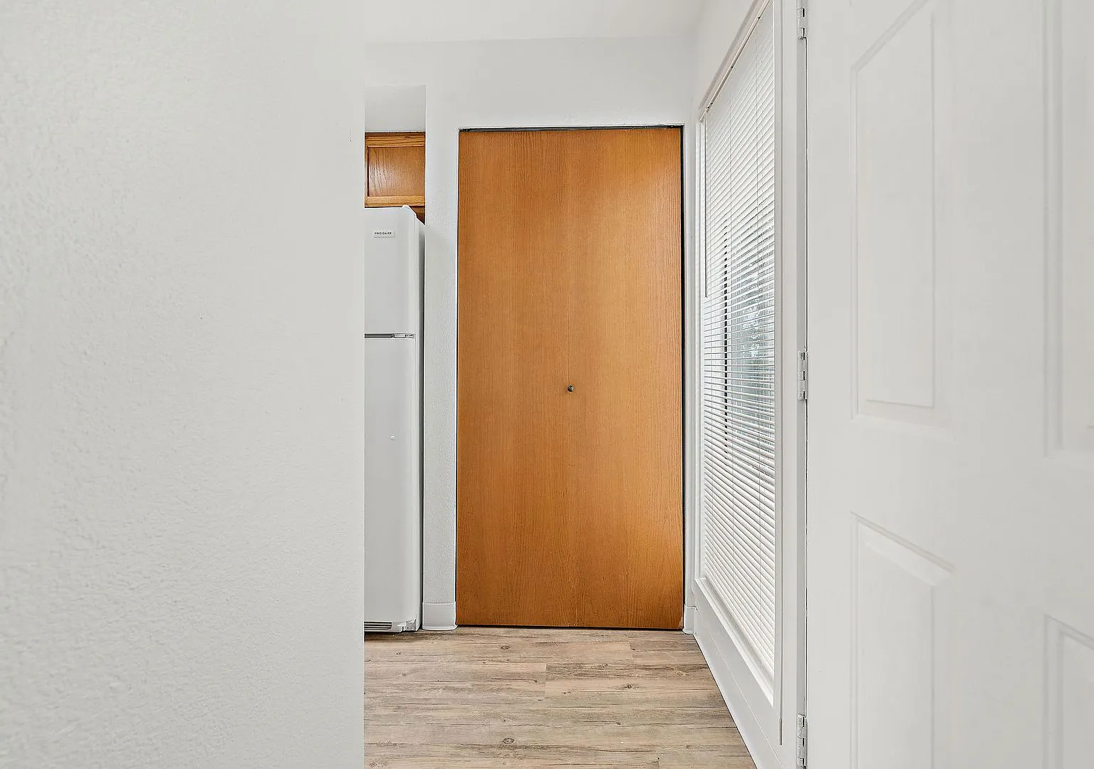 Bellevue One Condo Apartments — Photo 3
