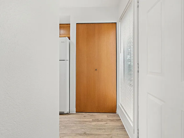 Bellevue One Condo Apartments — Photo 4