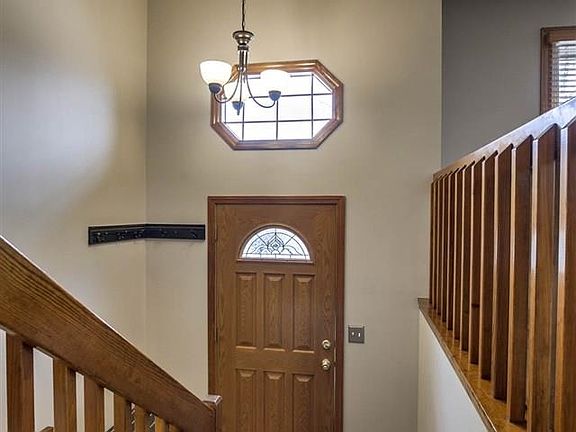 3rd image of 910 E Aberdeen Dr