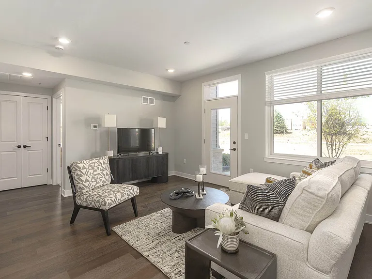 Woodview Commons — Photo 19