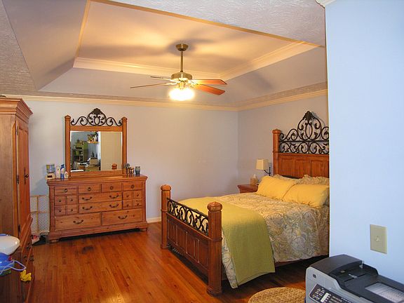 Master on Main w/ sitting area