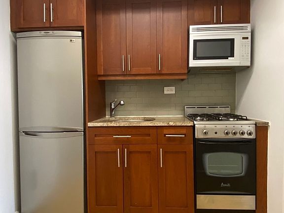 5th image of 347 W 57th St APT 21