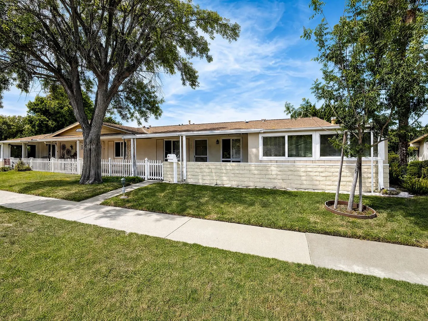 Charming 2-Bedroom Single-Story Home in Friendly Valley 55+ Community! — Photo 2
