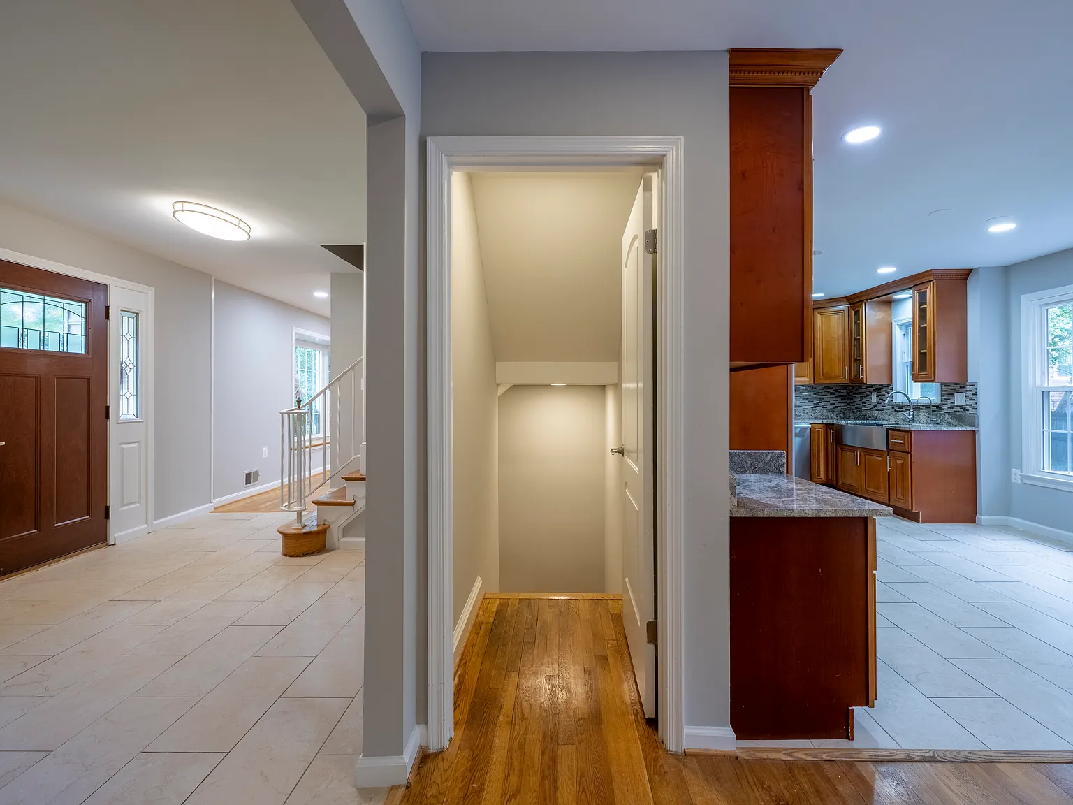 7 bed, 4.5 bath, 2584 sqft, $4,550 — Photo 3