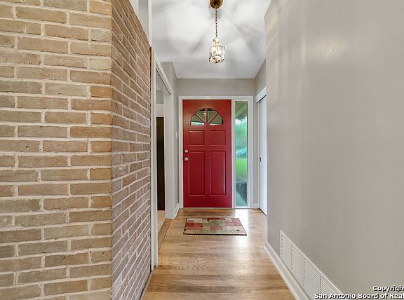 5th image of 206 Springwood Ln