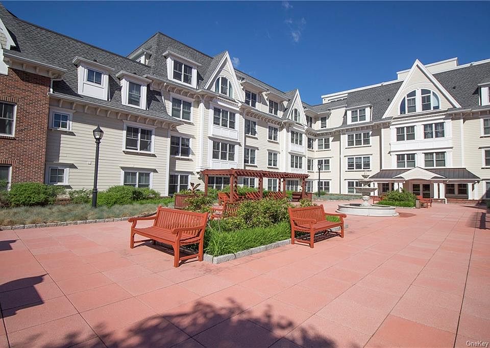 1st image of 225 Stanley Ave #405