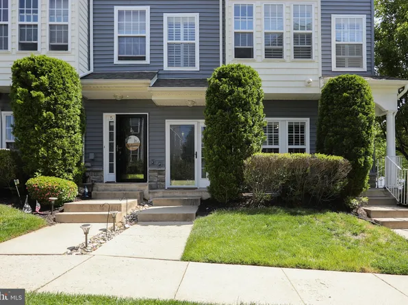 1 River Ln, Delanco, NJ 08075